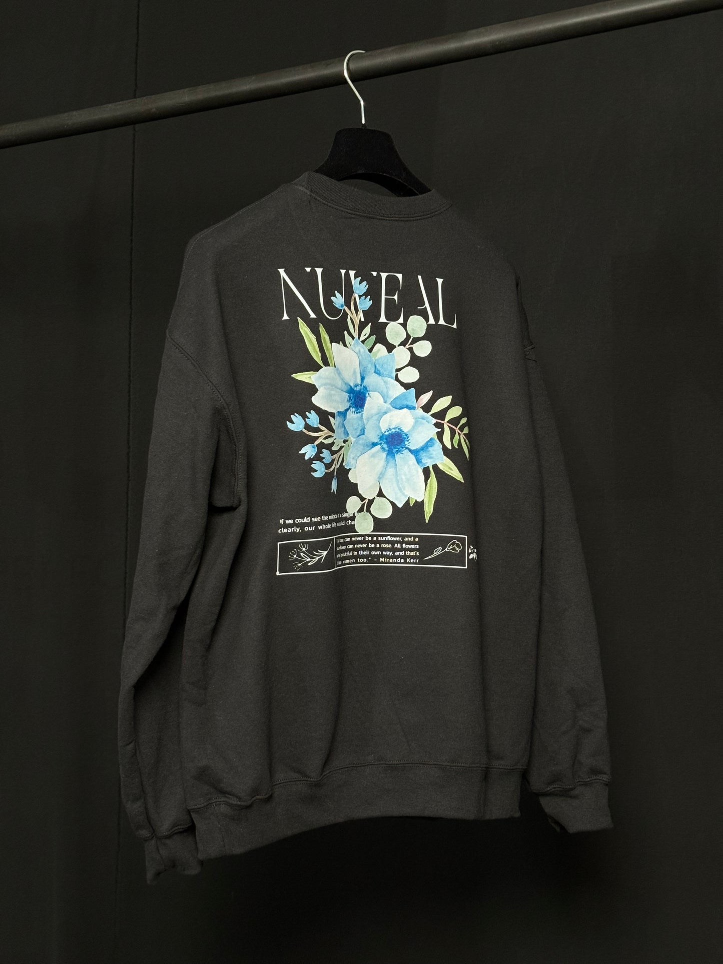 FLOWERS CREWNECK